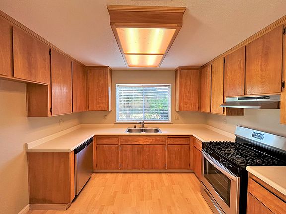 4th image of 1225 Camphor Dr