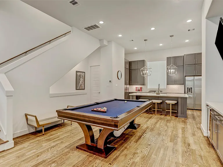 1104 Ennis St — Photo 11