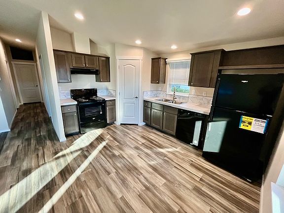 Enter into the front room and kitchen