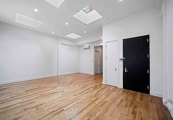 5th image of 99 Varet St #1C
