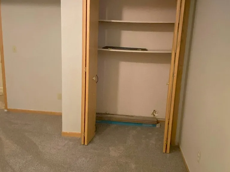 Bedroom 4 (basement)