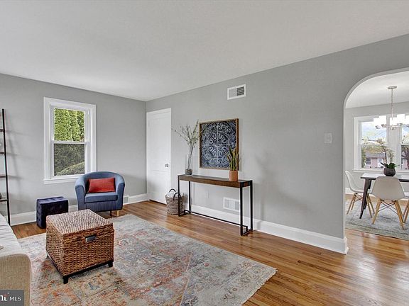 4th image of 115 Sherman St