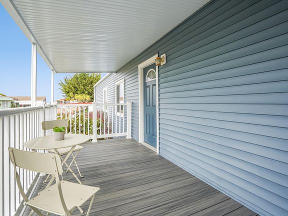 2nd image of 11 Sand Dunes Ct #11