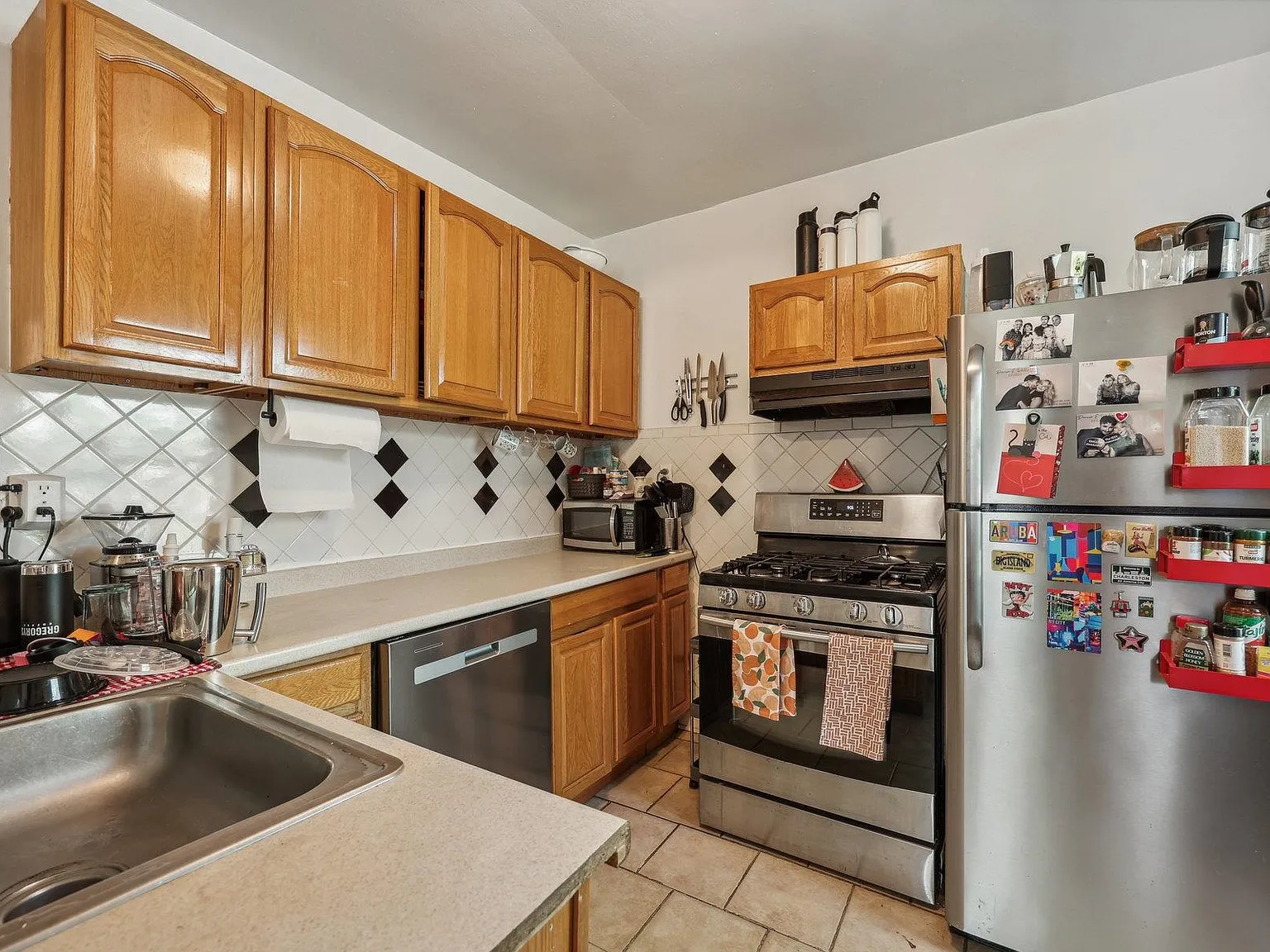 3 bed, 1.0 bath, $3,100 — Photo 3