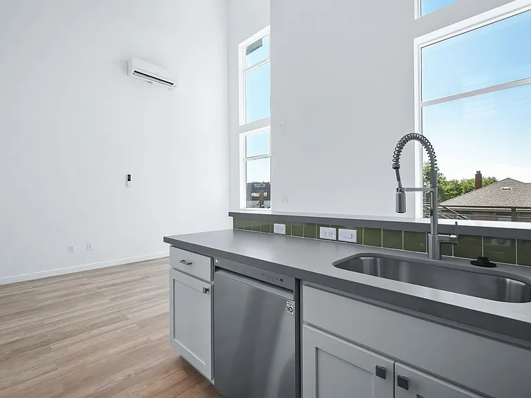 307 Pine St — Photo 12