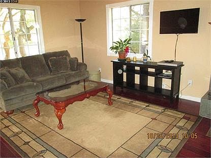 4th image of 725 Vine Hill Way