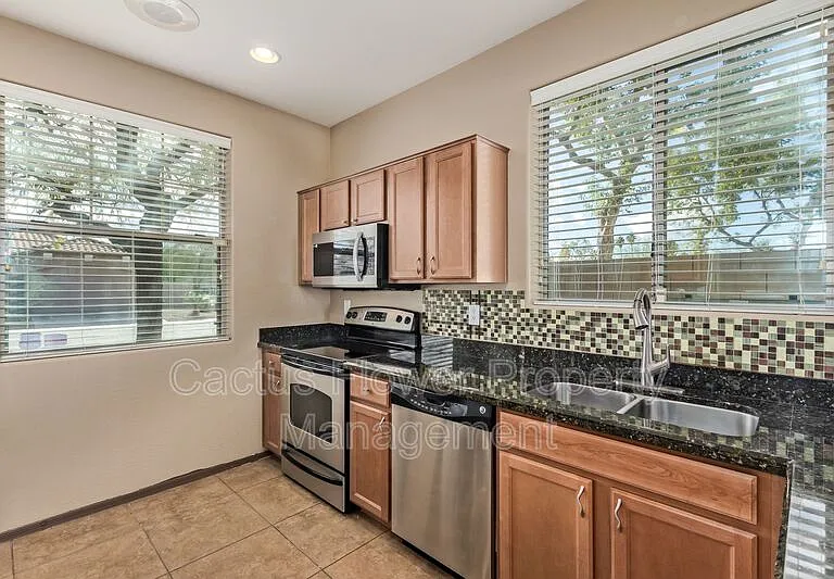 2624 W Beautiful Ln — Photo 10