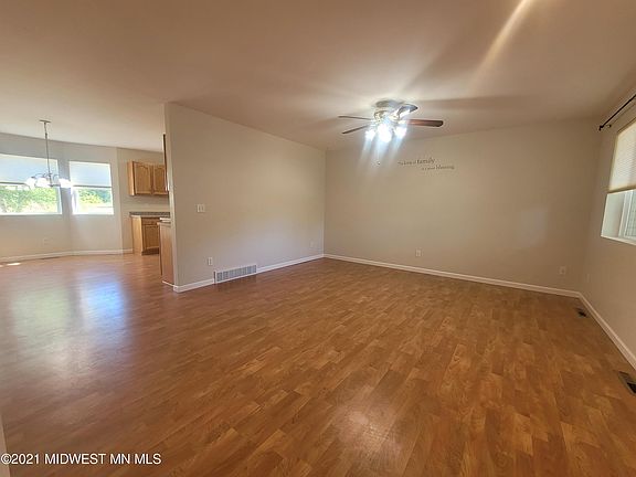 4th image of 221 W Hill St
