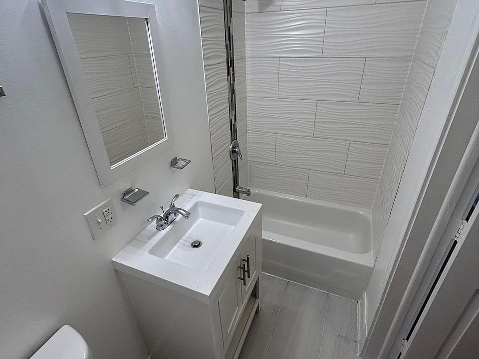 1st image of 5052 S Laflin St #1