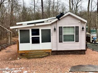 105 Creek View Dr, Milford, PA 18337