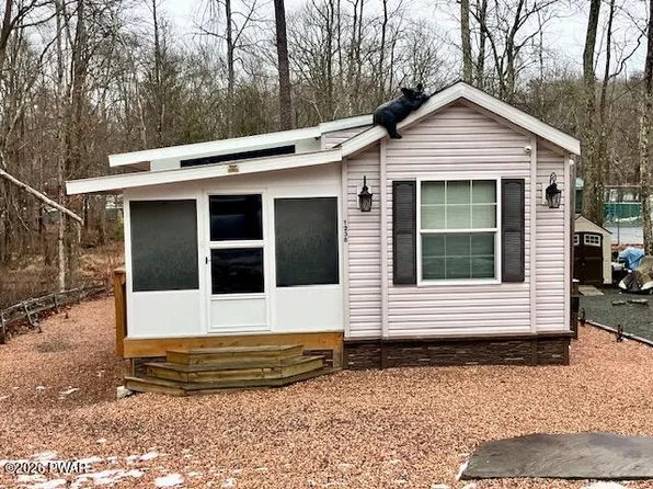105 Creek View Dr, Milford, PA 18337