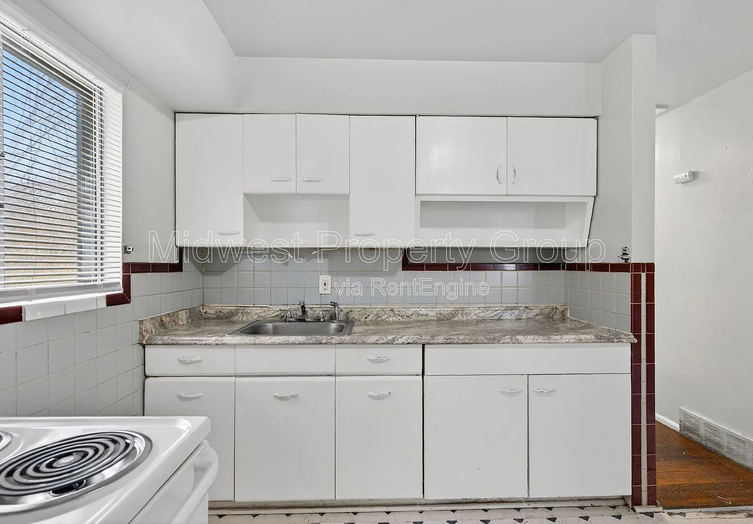 3 bed, 1.0 bath, 864 sqft, $995 — Photo 1
