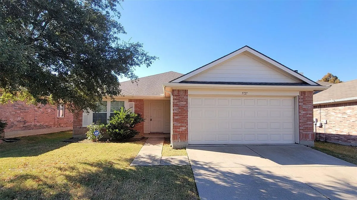3 bed, 2.0 bath, 1736 sqft, $2,050 — Photo 1