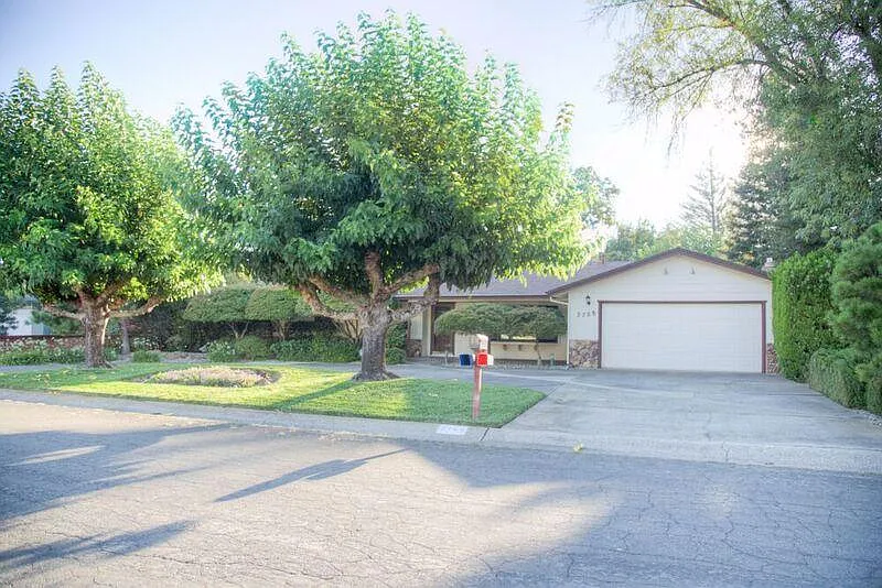 3708 Victoire Way photo 1
