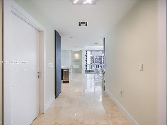 3rd image of 900 Biscayne Blvd APT 5001