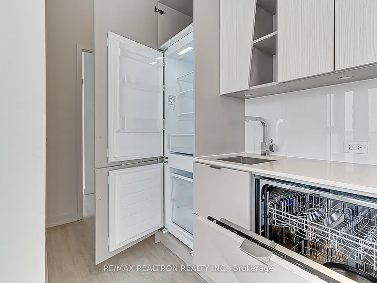 25 Greenview Ave W #2515 — Photo 46