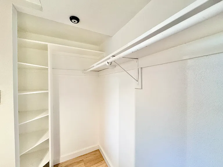 45 Lexington — Photo 19