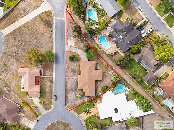 2nd image of 3 W Maple Cir