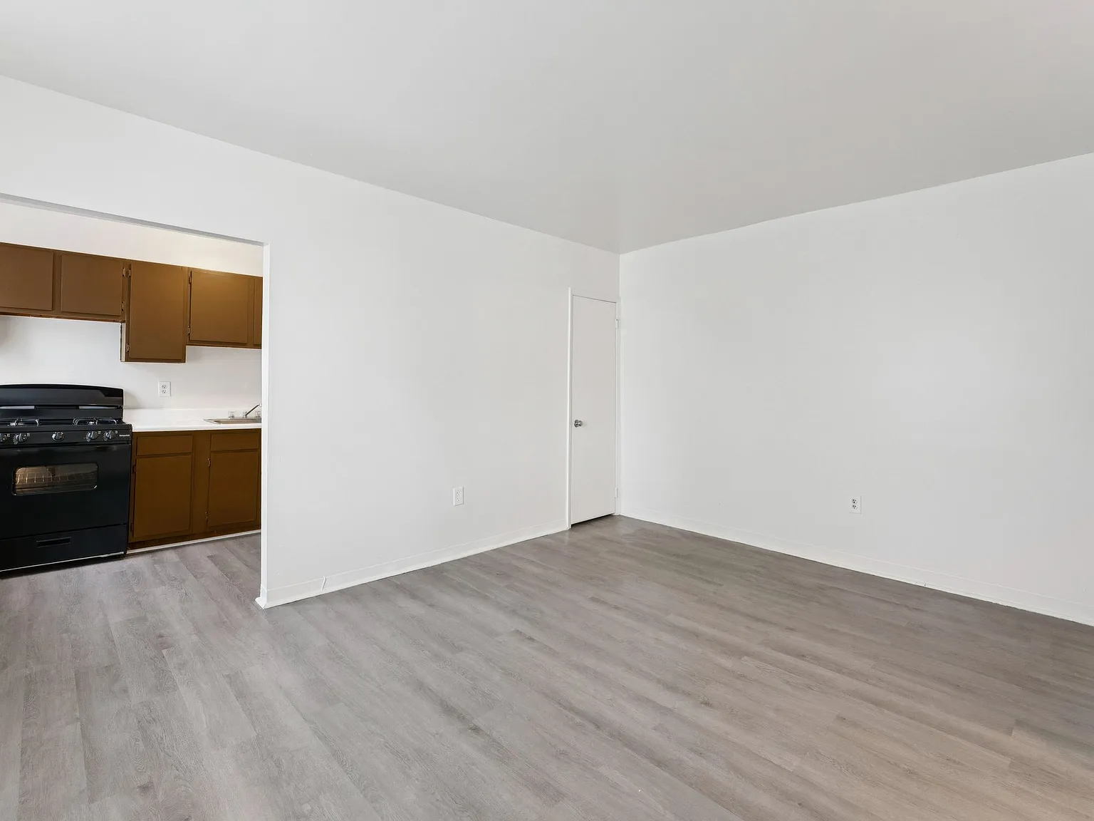 Oaklane Court — Photo 4