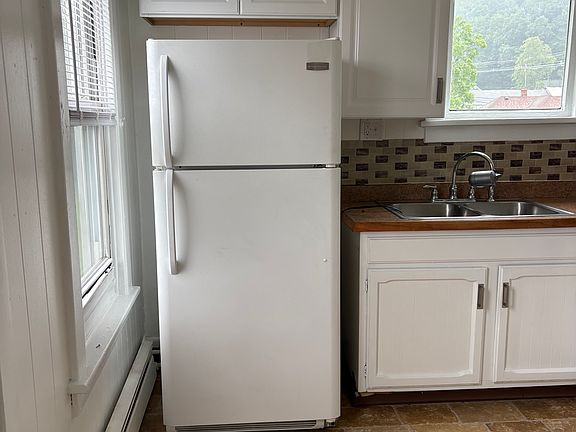 3rd image of 680 Main Rd APT 2
