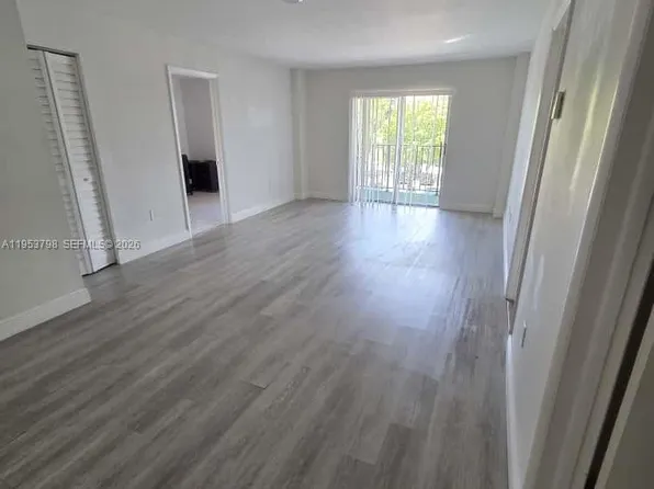 4717 NW 7th St APT 304-10, Miami, FL 33126