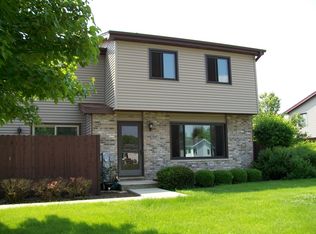 416 Circlegate Rd #416, New Lenox, IL 60451