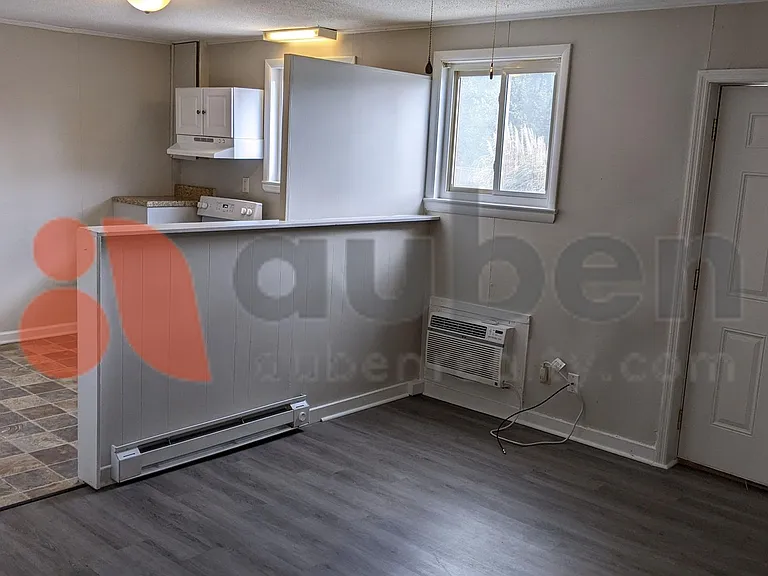 566 Julian Rd — Photo 3