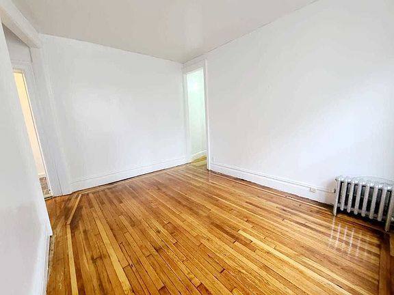5th image of 2114 Daly Ave #4R