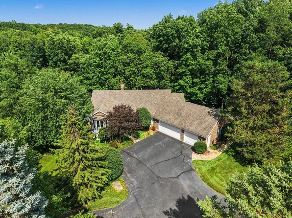 7930 Crestview Dr NE, Belmont, MI 49306