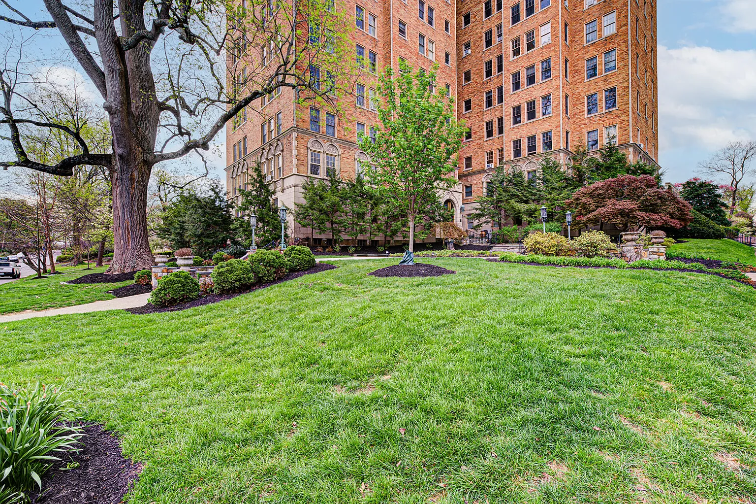 2140 Bonnycastle Ave APT 3E photo 1