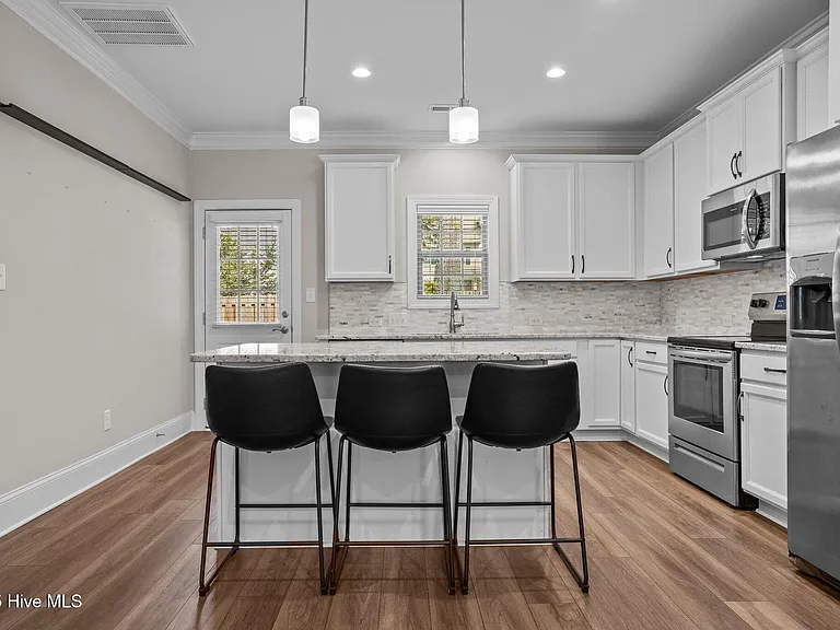 127 Lark Dr — Photo 15