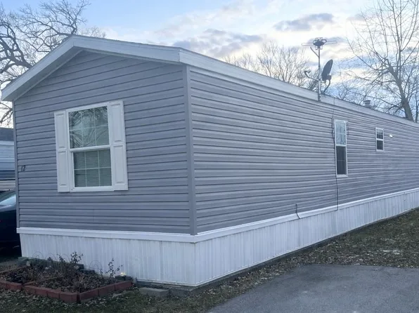 12 Maple St, Minooka, IL 60447