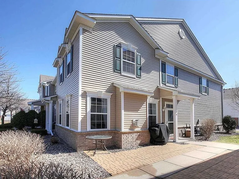 10990 Goodhue St NE #A — Photo 9