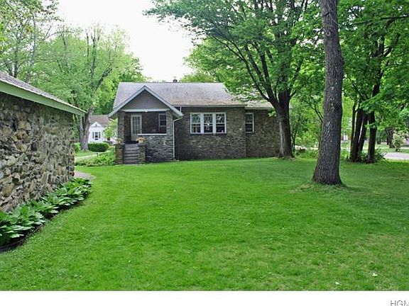 5th image of 7 Algonquin Dr