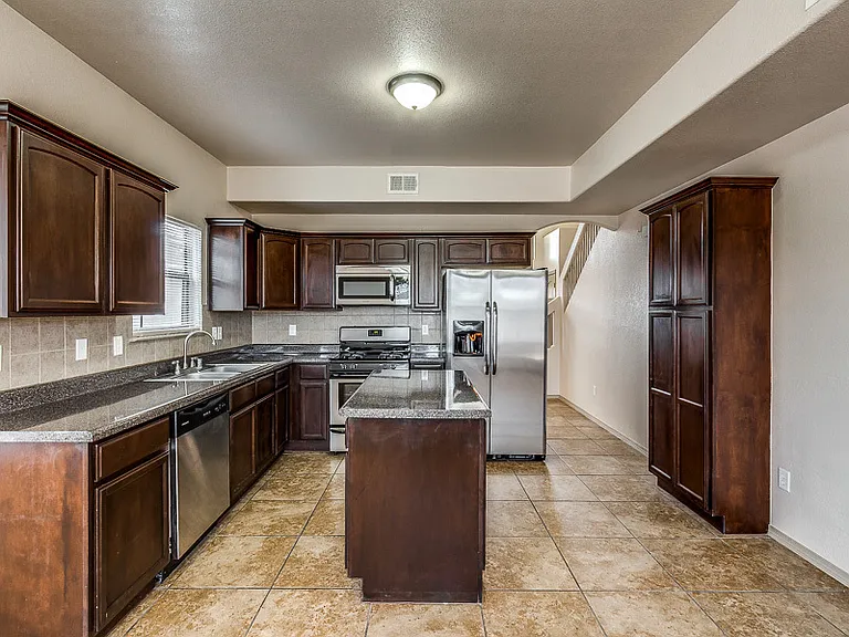 7101 Falling Leaf Cir — Photo 9
