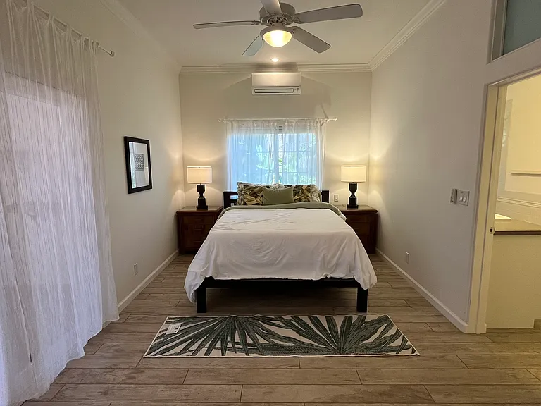 1st Bedroom -Queen Bed