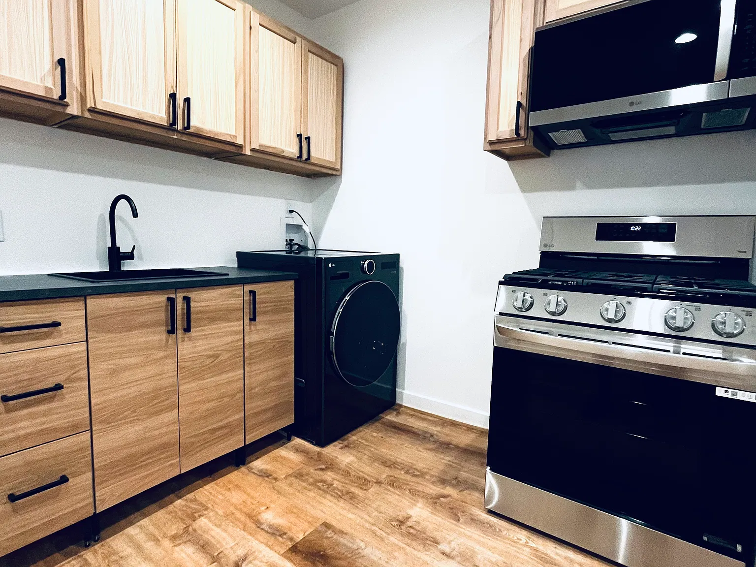 2231 W 23rd Pl — Photo 3