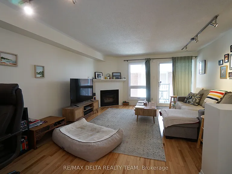 525 Lisgar St #7 — Photo 7