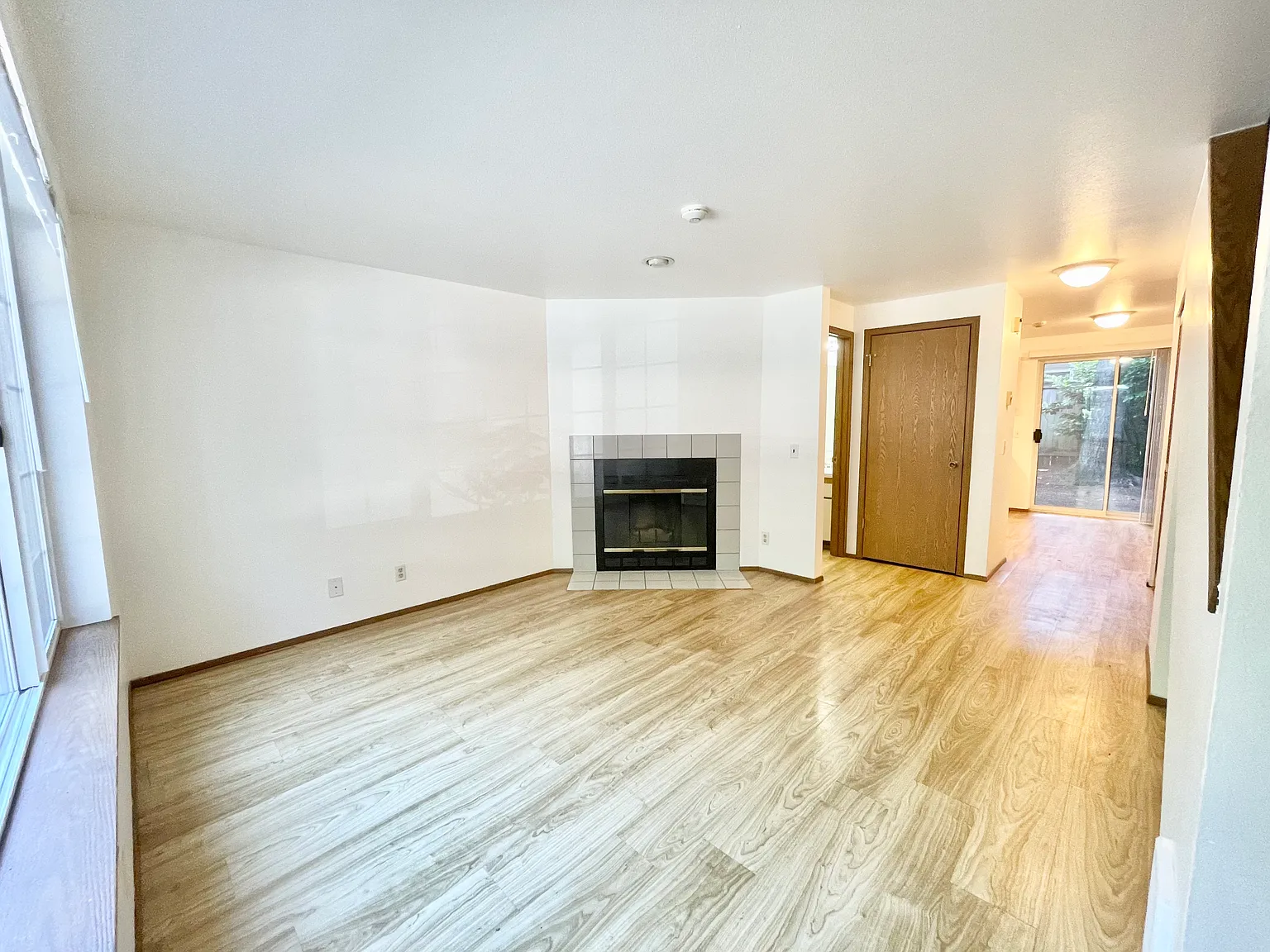 2 bed, 1.5 bath, 900 sqft, $2,300 — Photo 4