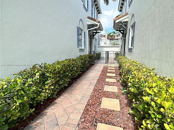 5th image of 3118 Waterside Cir