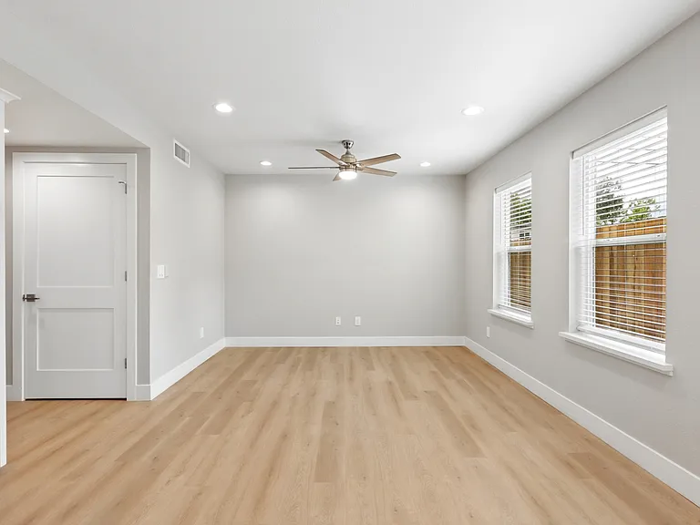 1823 Victorian Aly #1 — Photo 12