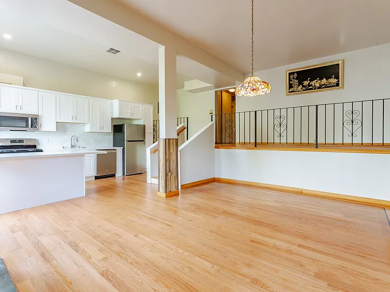 646 Lisbon St #B — Photo 17