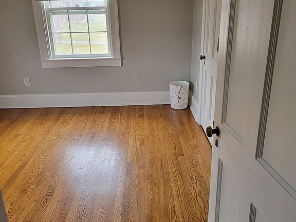 5th image of 2701 Staff Ln
