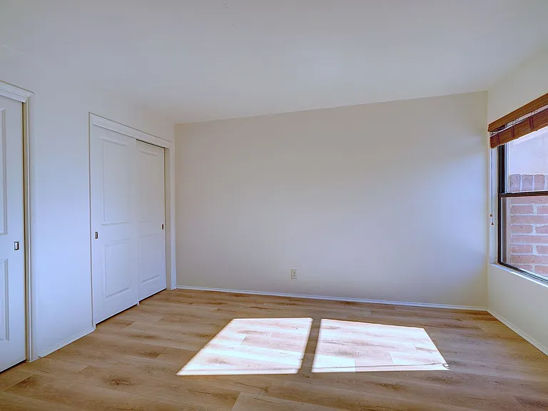 Riverside Suites — Photo 26