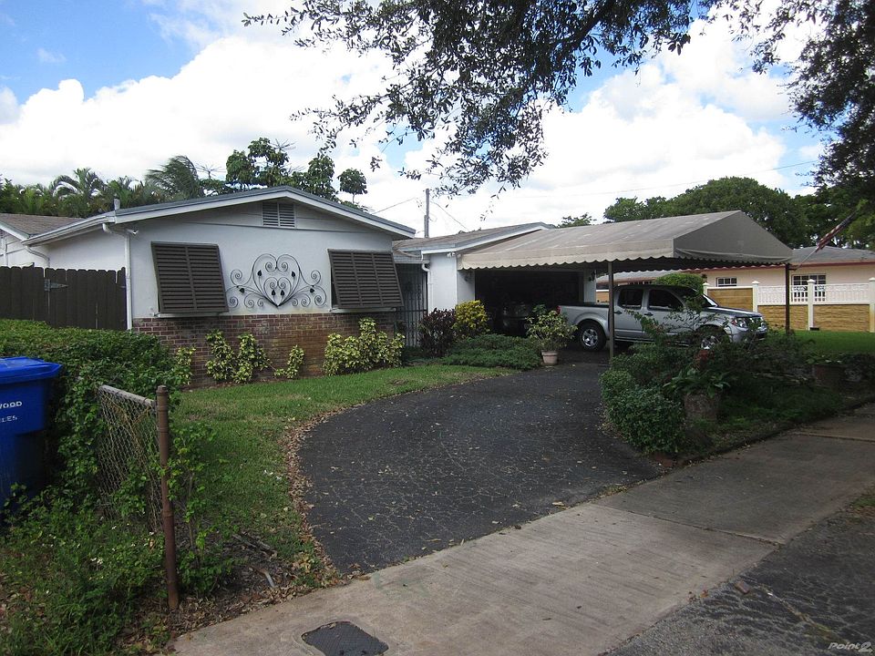 2 car garage with canopy circle driveway