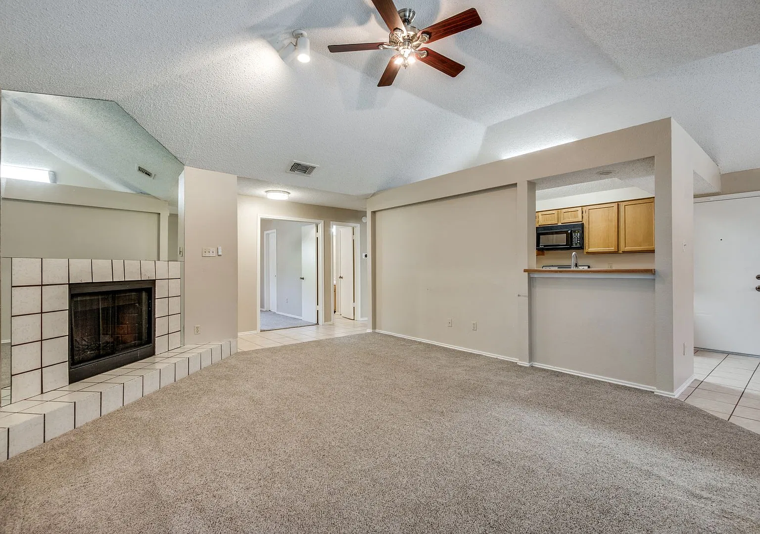 Charming 2-Bedroom Duplex in Coppell, TX | Coppell ISD | Private Yard & Attached Garage — Photo 3