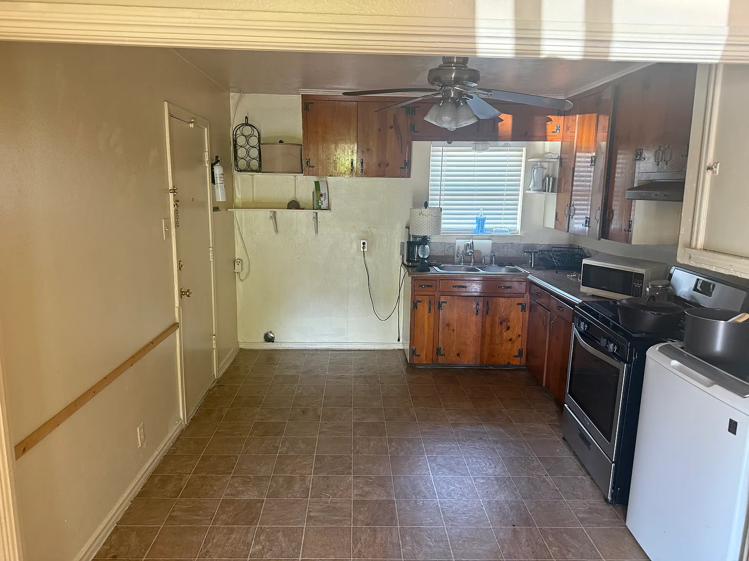 2 bed, 1000 sqft, $1,100 — Photo 4