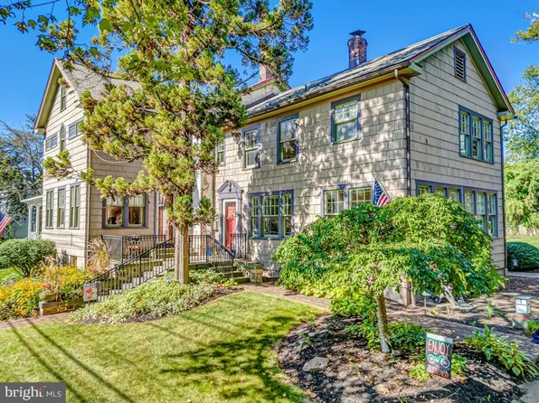 33 S Middlebush Rd, Somerset, NJ 08873