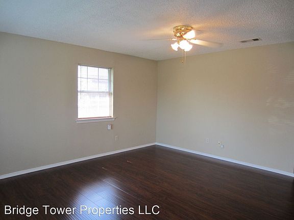 5th image of 468 Lakeside Dr