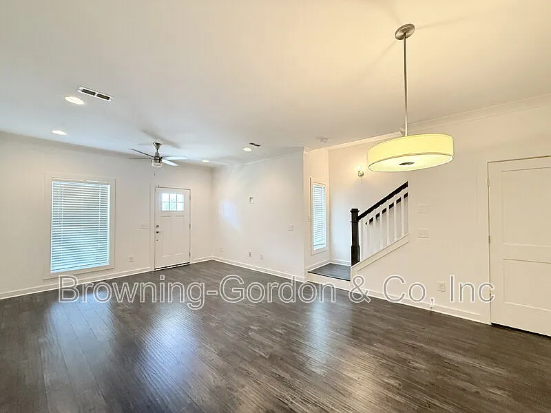3 bed, 2.5 bath, 1554 sqft, $2,100 — Photo 4